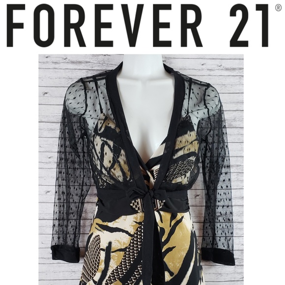 Forever 21 Tops - Forever 21 Lace Shrug Size Medium